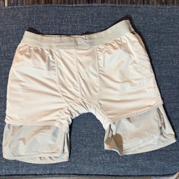 Legends Men's Luka Short 7" Inseam EUC - Gray with White - Picture 9 of 10